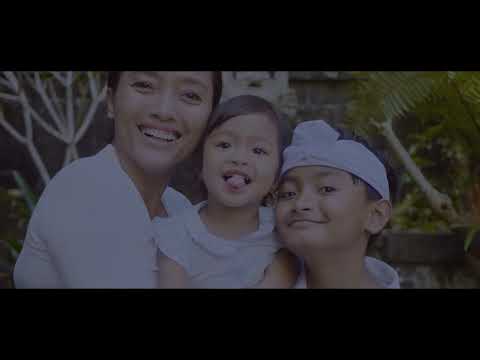 MEMANCARKAN PESONA SENYUMAN, cover by Gus Teja feat. Putu Lukita