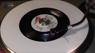 The Moody Blues - I&#39;m Just A Singer (In A Rock And Roll Band) - 45RPM