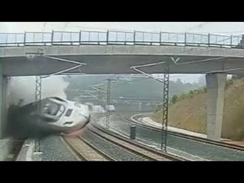 , title : 'Spain Train Derailment Video 2013: Shocking Crash Kills At Least 77, Caught on Tape'