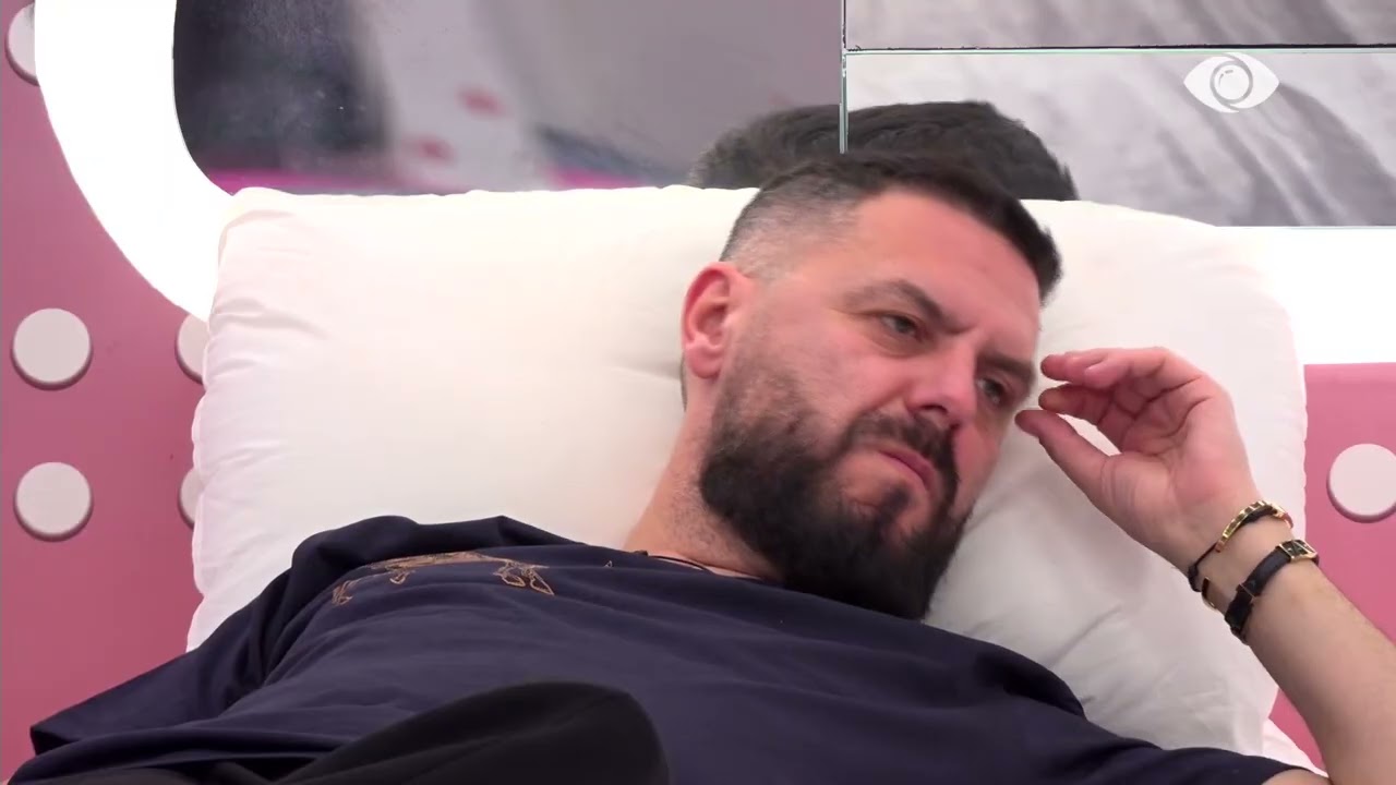 Po sulmon ortaket/ Edisa diskuton me Rogertin, banori: Jam krenar për gjërat që kam bërë