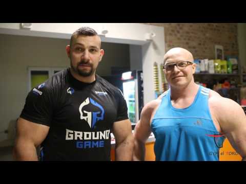 Co jedzą po treningu Seba Kot i Agresywny Wojtek?