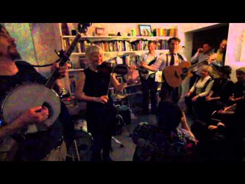 MIKEY AND THE SCALLYWAGS in private house concert (excerpts)
