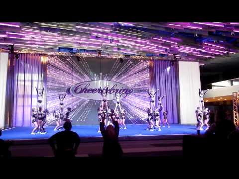 Hollywood All Stars Final Cut 1st performance! Cheerlerlebrity 2013
