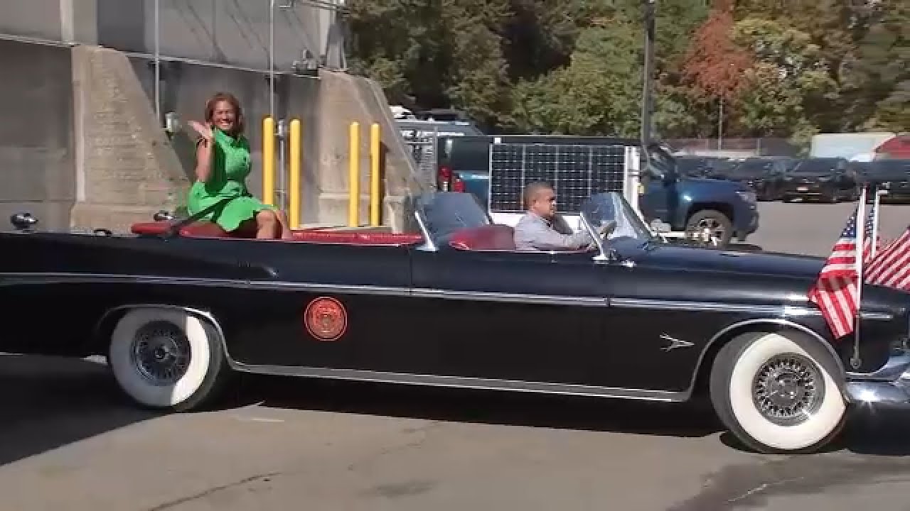Parading in style! NY Liberty to ride in classic '52 Chrysler