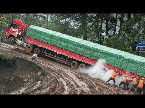 The Worst Drama of the Longest Truck Passing on Extreme Roads