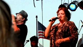 Micky Dolenz w/sister Coco Dolenz - Crying In The Rain (Live 7-26-11)