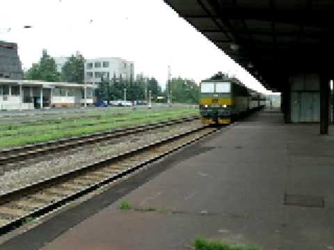 Einfahrt Regionalzug (Osobní vlak) Linie 130 Ustí n. Labem-Chomutov in Oldrichov u Duchova