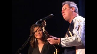 Vince Gill & Amy Grant - I'll Be Home for Christmas  Nashville, TN 12/23/15