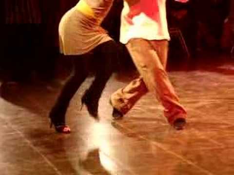  Horacio Godoy  and  Cecilia Garcia  are  dancing  to  the  milonga  "  Silueta Portena  "