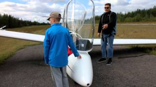 preview picture of video 'Tow plane and tail wheel endorsement training in Nummela Airport EFNU'