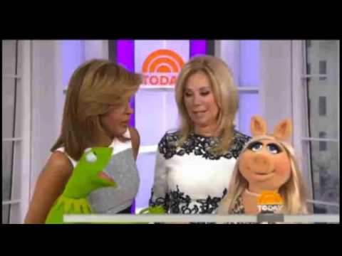 Miss Piggy & Blake Shelton