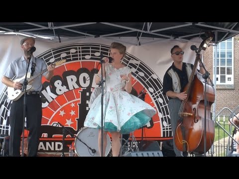 Lotte and the Neva River Rockets - R&R-Street Terschelling 2016