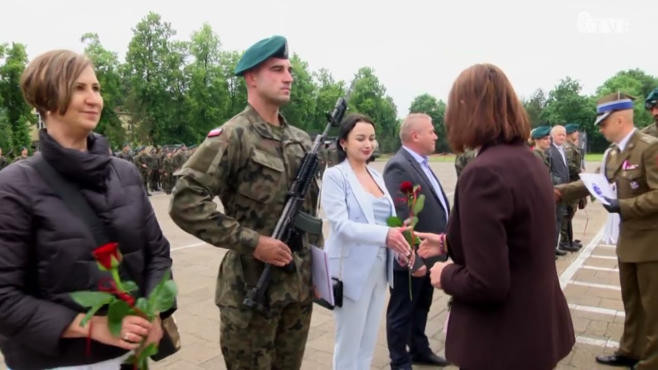 Przysięga żołnierzy Dobrowolnej Zasadniczej Służby Wojskowej w 15. Sieradzkiej Brygadzie Łączności
