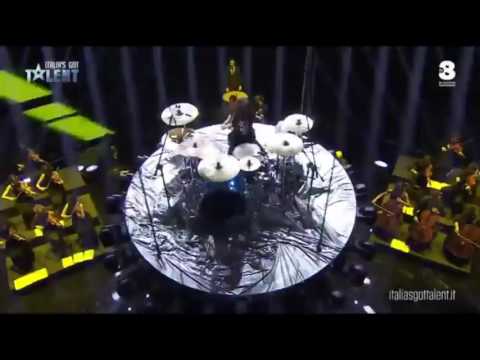Edoardo trasforma Rossini in punk   Italia's Got Talent 2017   finale