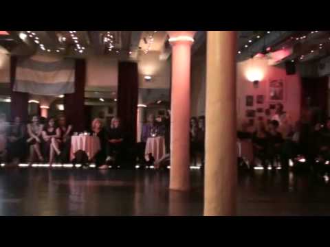 Luna Palacios y Aoniken Quiroga bailar "Milonga de la Puteada"