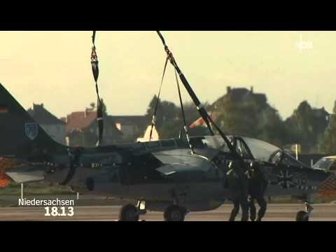 Bundeswehr - ausgedienter Alpha-Jet am Haken