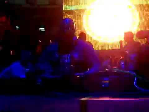 Carl Cox plays 'Fabio Neural Rolling Bass + Renock' @ Cromie 13.04.13