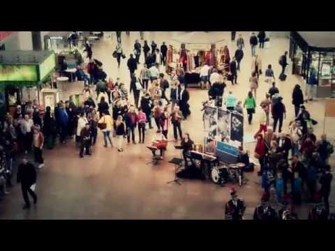 "Wir machen Musik" - Flashmob am Hauptbahnhof Stuttgart