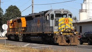 preview picture of video 'PNWR 3051 leads the O.E. Express down Front St. Salem, Oregon 9-26-2012'