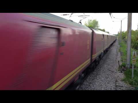 (HD) 12 car Royal Mail 325's pass Euxton on 1M44 24th May 2013