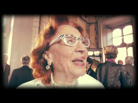 Pizzi & merletti, la Lollo vende i suoi ori. A omaggiarla le amiche storiche...un po' troppo storich