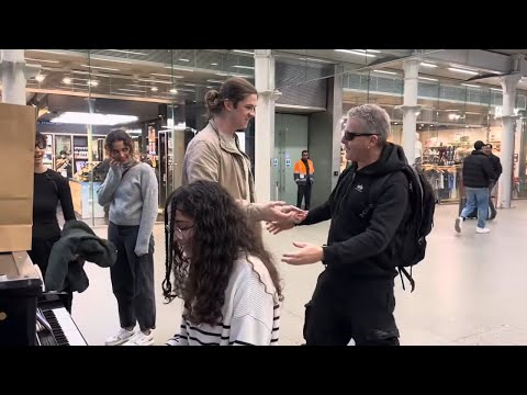 Fan Shocked When Dr K Joins In A Piano Jam