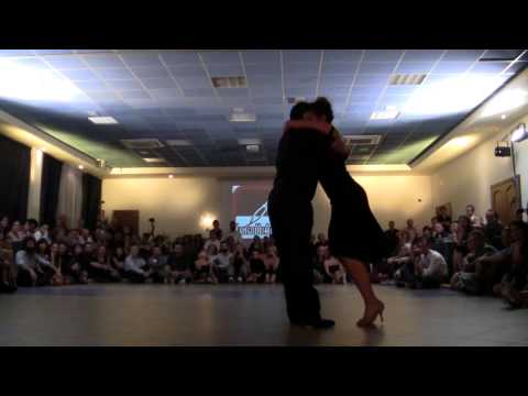  Carlos Espinoza  and  Noelia Hurtado Pitruzzella  are  dancing  to  "  Milonga Del 83  "  by  Juan D'Arienzo