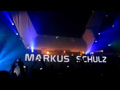 Transmission 2011: Markus Schulz playing  SVD vs. Afrojack & R3hab - Koko Prutata