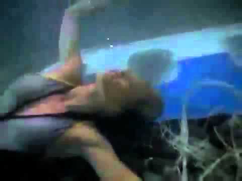 Baywatch S09E02 Mitch saves Neely after she becomes trapped by wreckage CPR)