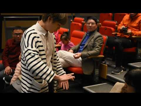 181028 공연 시작전에 관객석에서 공중부양 마술을 보여주었습니다.