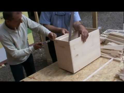 3. Viorel arata cum se monteaza un "Bio Stup - Ioan Ursu" primit la pachet prin curierat 3/4