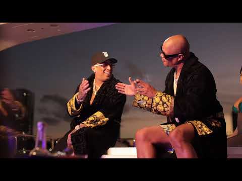 5 Estrellas Music and R1 La Esencia