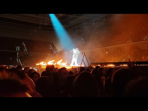 Zetak canta Akelarretan de manera espectacular en su gran concierto Mitoaroa