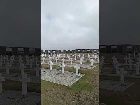 LAS ISLAS MALVINAS ARGENTINAS  Cementerio de Héroes Argentinos- reel 2