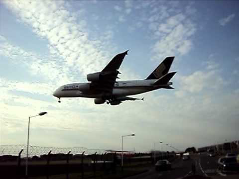 Singapore Airlines Airbus A380 landing at London Heathrow 31.07.2011.