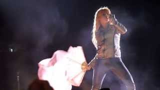 Shakira - Why Wait (Barcelona, Spain - The Sun Comes Out Tour - Front Row HD)