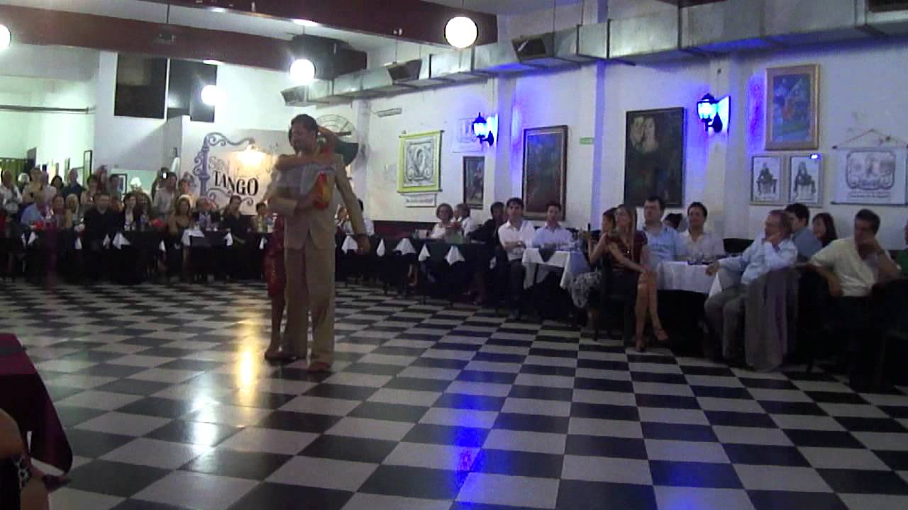 Despedida de Daniel Urquilla bailando zamba con Natacha Poberaj, presenta Julio Duplaa