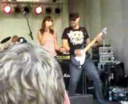 Ewa Farna - Weekend (Zlín 23.8.2007)