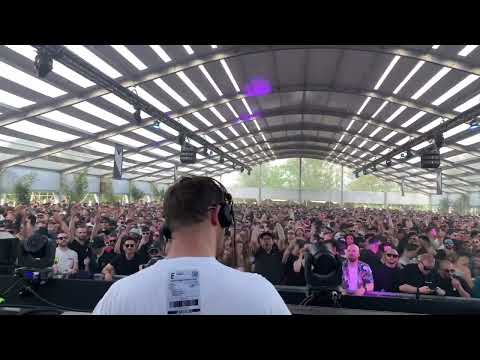 Archie Hamilton plays „Tomi&Kesh, Alessandro Diruggiero - Grood Taste“ at Music On Festival