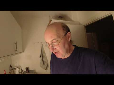 MongoTV_10839 - SPISER SKÅL KIKS MED GLAS KOLD COLA SENT SØNDAG AFTEN