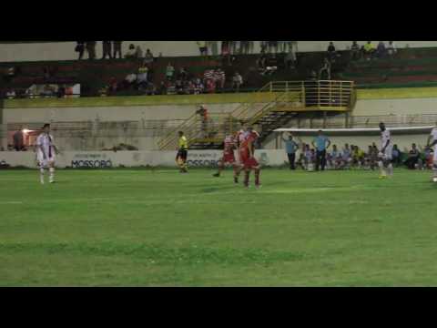 Torcida do Potiguar canta, durante o jogo contra o América, em Mossoró RN