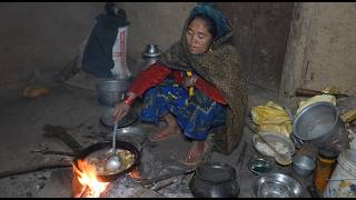 Cooking meat and potato stew in the village ll Rural village life