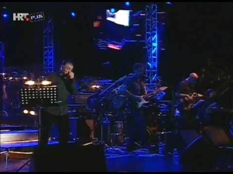 aki rahimovski: "sanjao sam noćas da te nemam" / "ima neka tajna veza" (live)