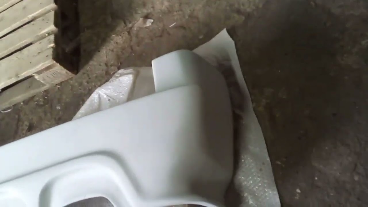 Volkswagen LT 1995-2006 рр. Задній бампер (накладка, під фарбування) Video 1