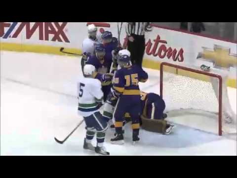 Vancouver Canucks vs Los Angeles Kings Highlights 10/9/10