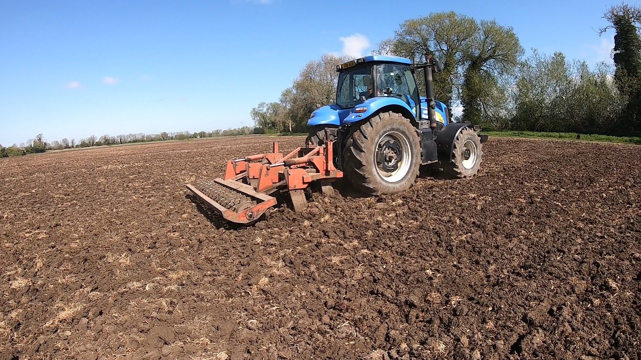 New Holland 8040 Preparing Maize Land ,last Muck Spread #farming #farm #agriculture