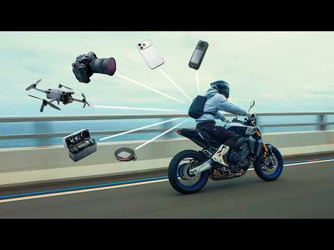 I Only Carry This In My Moto Camera Bag | Less is more