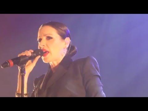 TINA ARENA - SORRENTO MOON (I REMEMBER) - LIVE AT KENTISH TOWN FORUM, LONDON - TUES 26TH JAN 2016