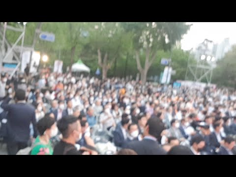 E YOUNG BAND LIVE STAGE