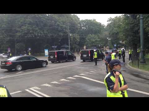 Kolumna BOR i Policji z Papieżem Franciszkiem w Krakowie